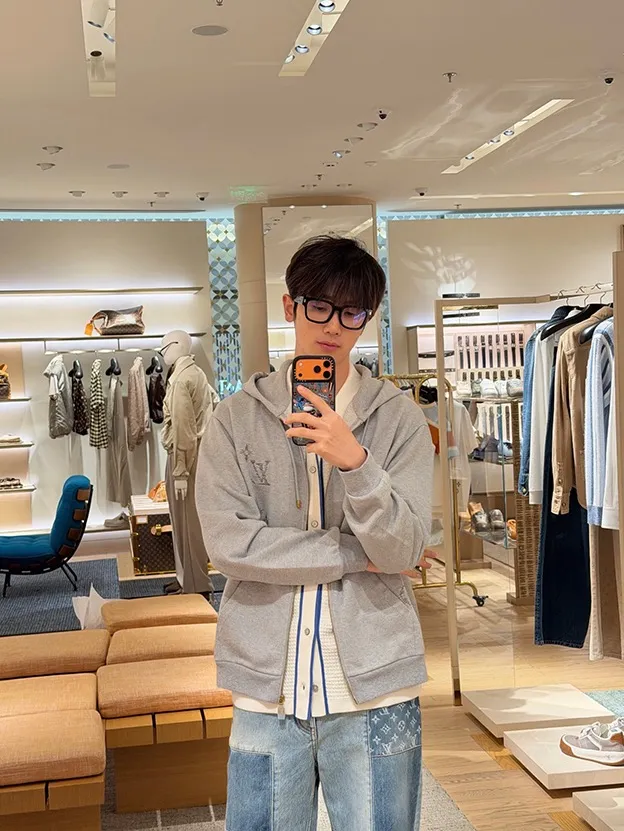 Louis Vuitton/Louis Vuitton sketch embroidered zipper hooded sweatshirt jacket